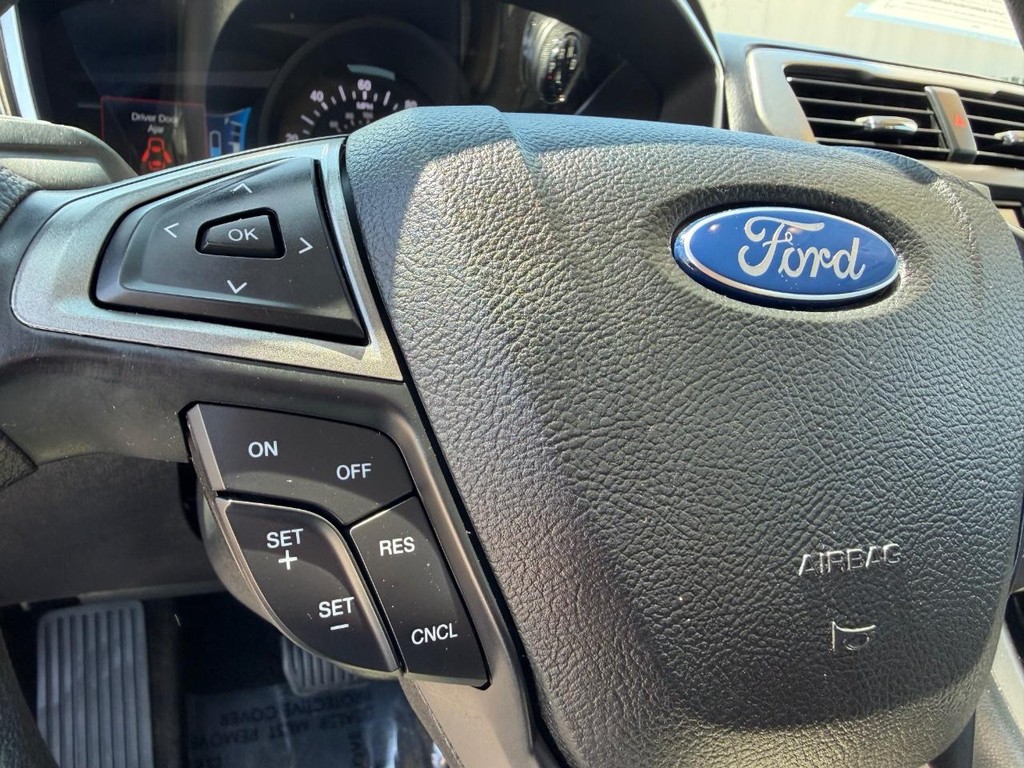 Ford Fusion Vehicle Full-screen Gallery Image 27