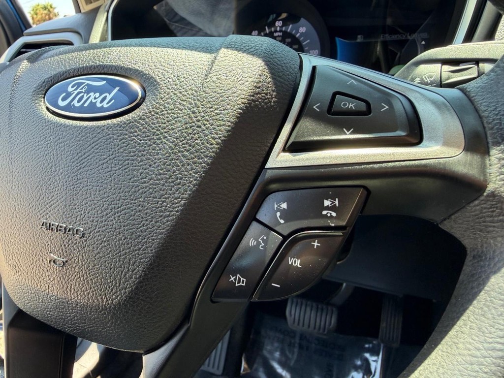 Ford Fusion Vehicle Full-screen Gallery Image 28