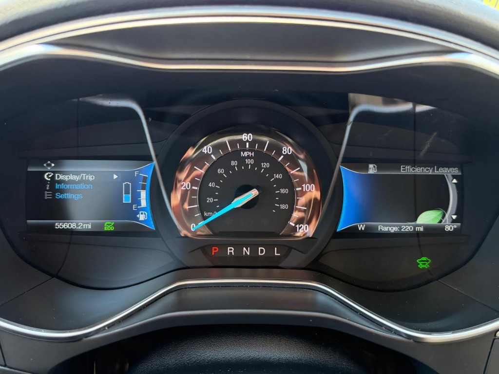 Ford Fusion Vehicle Full-screen Gallery Image 29