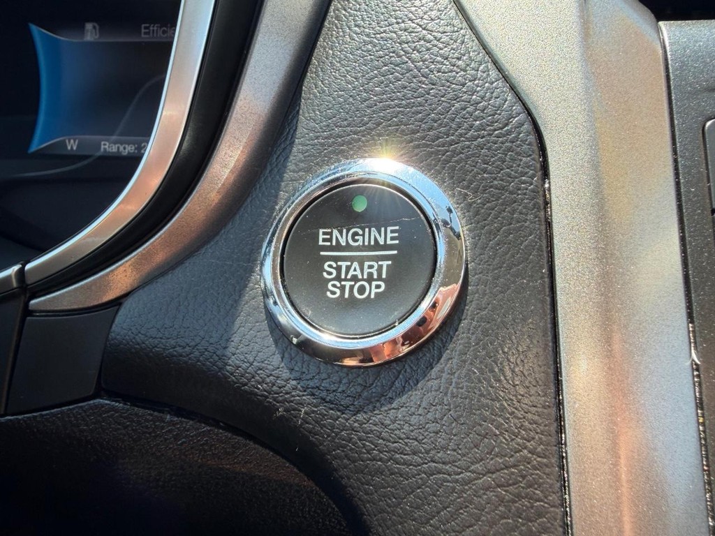 Ford Fusion Vehicle Full-screen Gallery Image 32