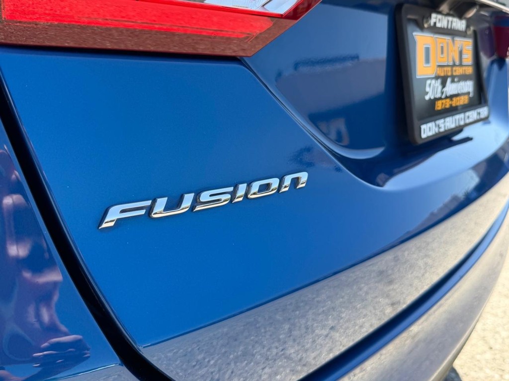 Ford Fusion Vehicle Full-screen Gallery Image 40