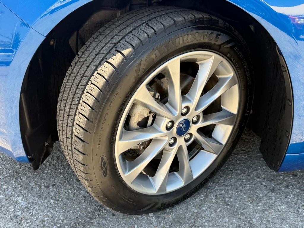 Ford Fusion Vehicle Full-screen Gallery Image 43