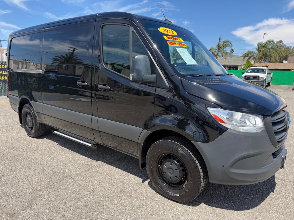 Mercedes-Benz Sprinter Vehicle Full-screen Gallery Image 04