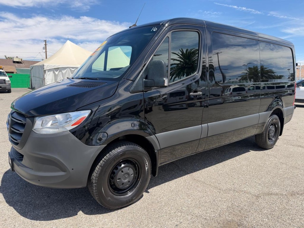 Mercedes-Benz Sprinter Vehicle Full-screen Gallery Image 13