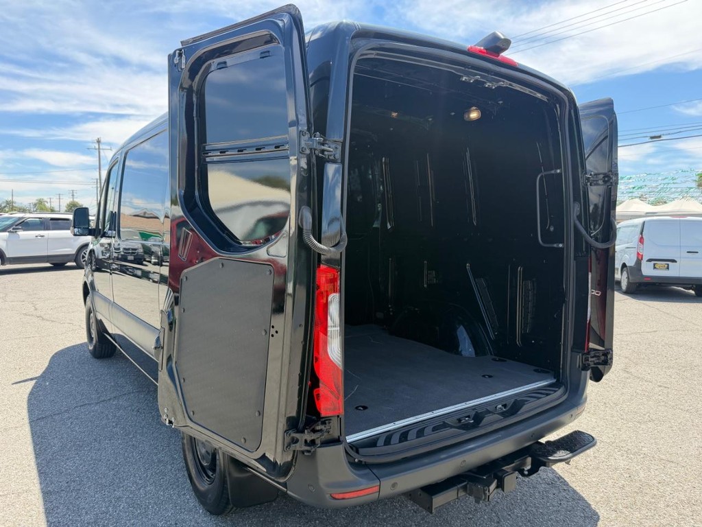 Mercedes-Benz Sprinter Vehicle Full-screen Gallery Image 20