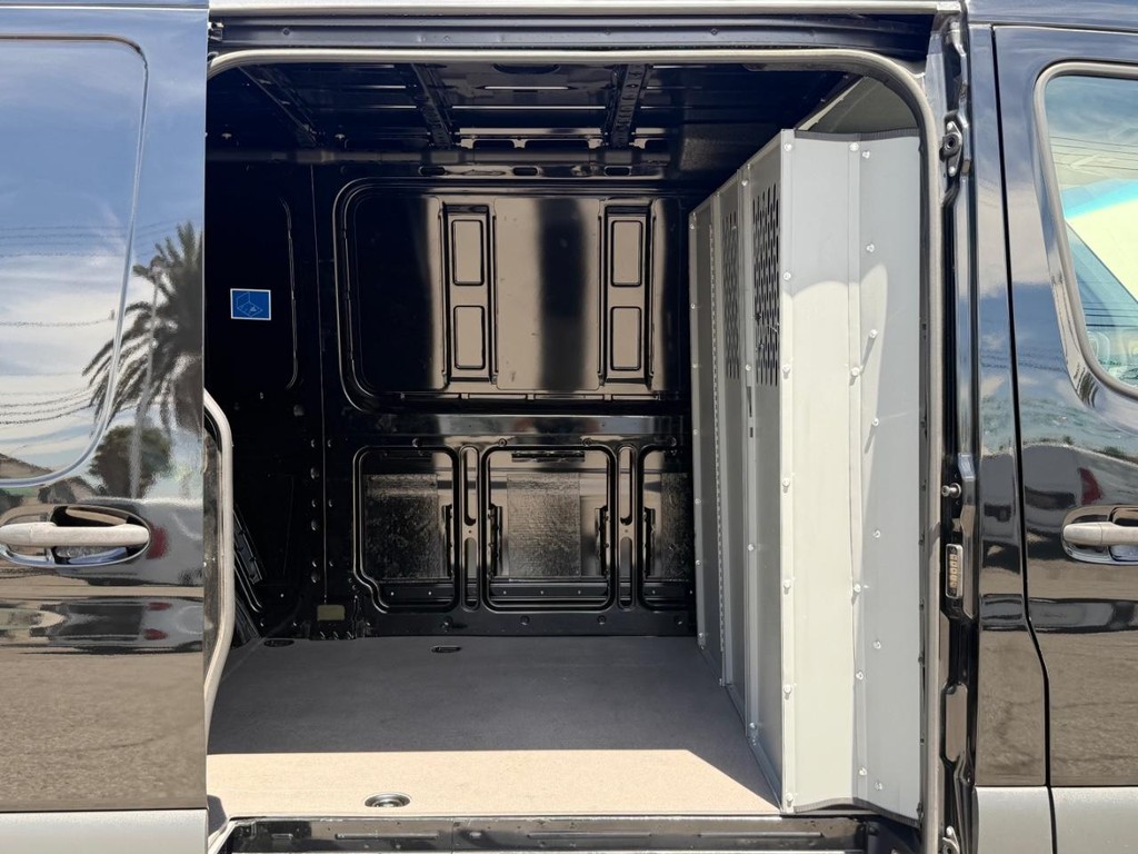 Mercedes-Benz Sprinter Vehicle Full-screen Gallery Image 23