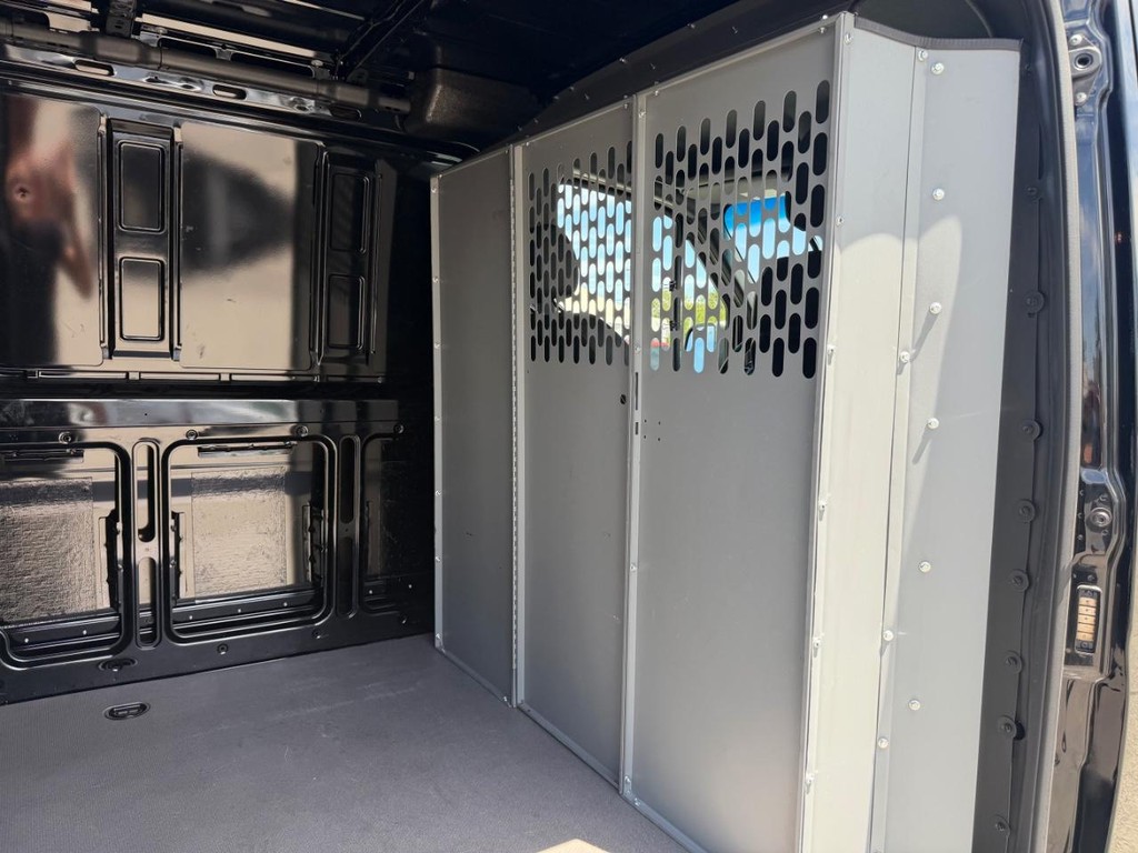 Mercedes-Benz Sprinter Vehicle Full-screen Gallery Image 24