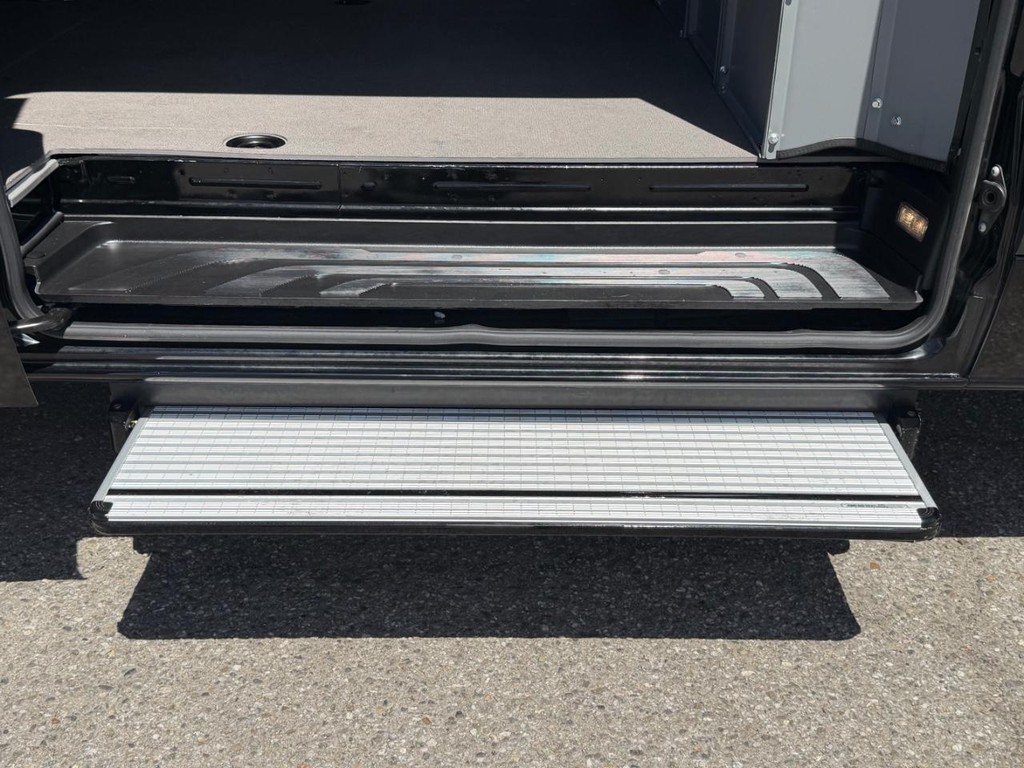 Mercedes-Benz Sprinter Vehicle Full-screen Gallery Image 28
