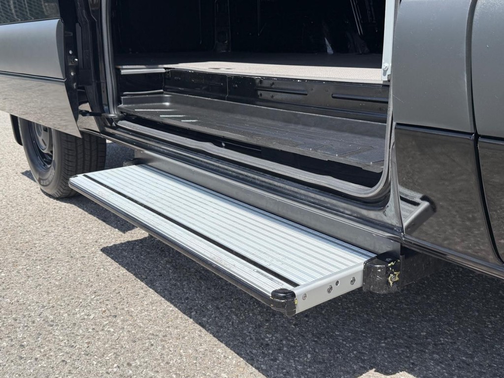 Mercedes-Benz Sprinter Vehicle Full-screen Gallery Image 29