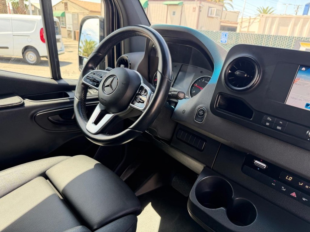 Mercedes-Benz Sprinter Vehicle Full-screen Gallery Image 39