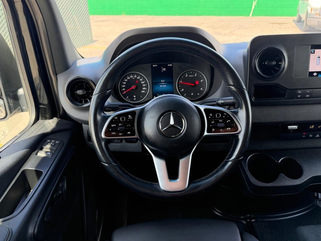 Mercedes-Benz Sprinter Vehicle Full-screen Gallery Image 42