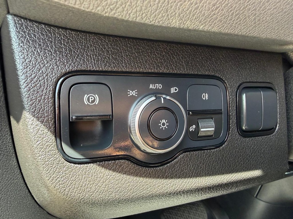 Mercedes-Benz Sprinter Vehicle Full-screen Gallery Image 47