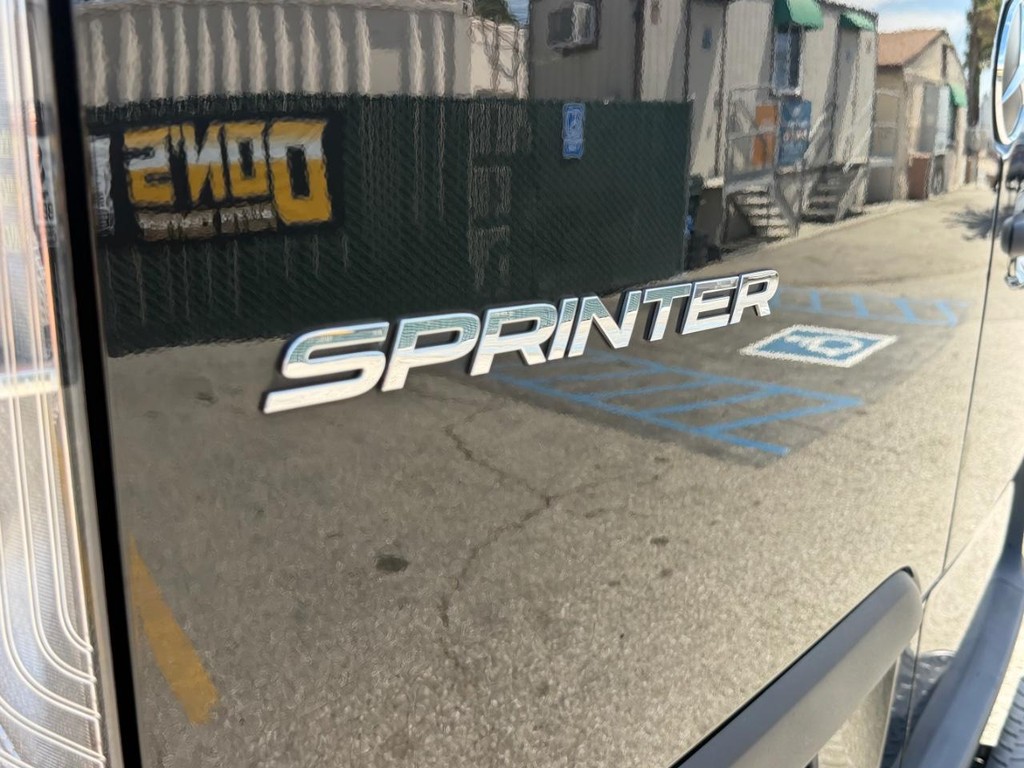 Mercedes-Benz Sprinter Vehicle Full-screen Gallery Image 64