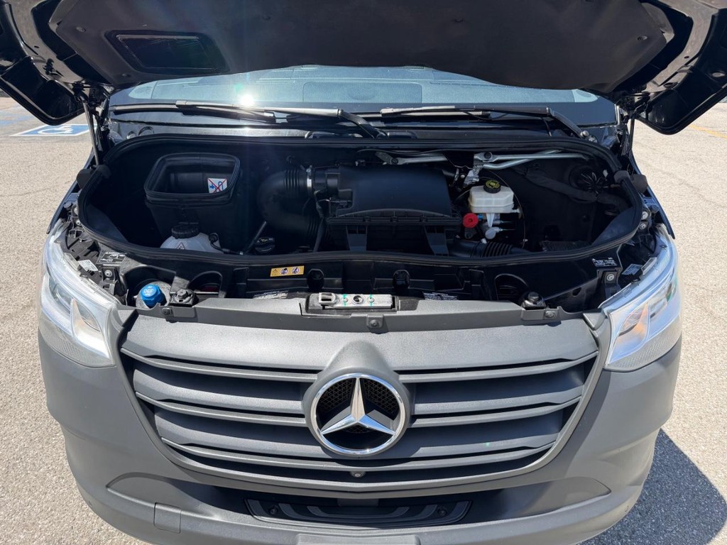 Mercedes-Benz Sprinter Vehicle Full-screen Gallery Image 69