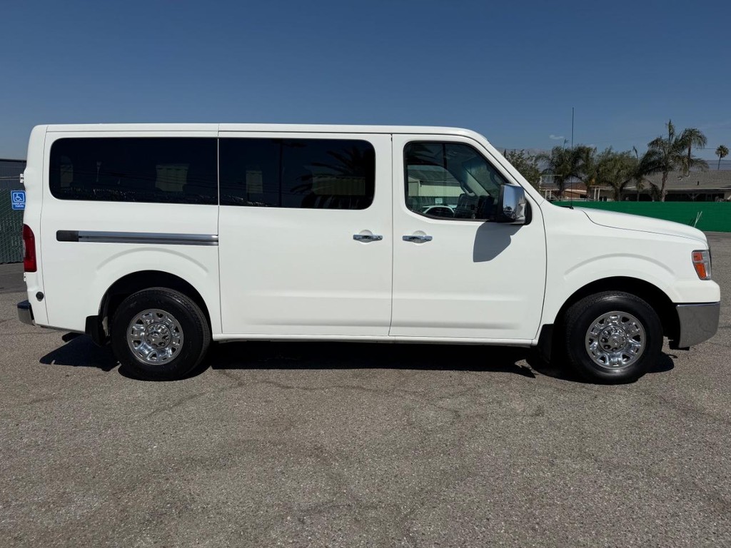 Nissan NV3500 Vehicle Full-screen Gallery Image 05