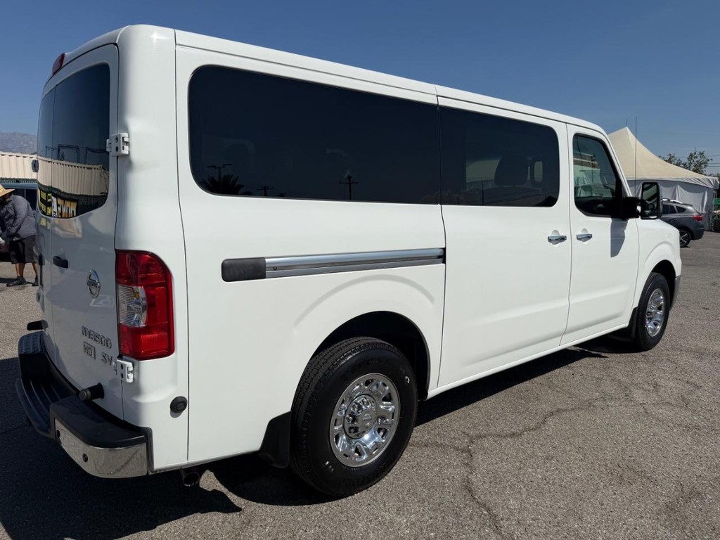 Nissan NV3500 Vehicle Full-screen Gallery Image 06