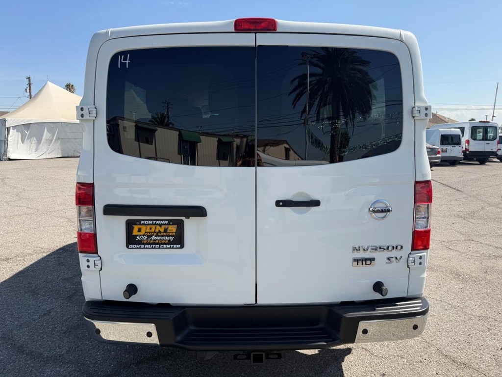 Nissan NV3500 Vehicle Full-screen Gallery Image 08