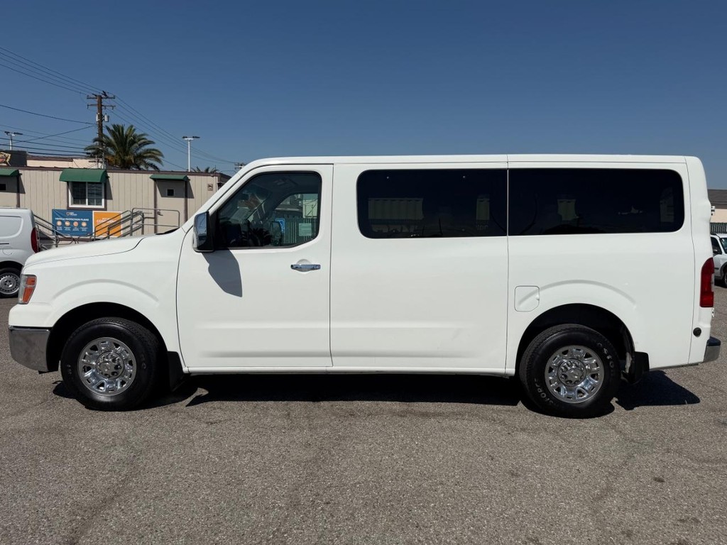 Nissan NV3500 Vehicle Full-screen Gallery Image 11
