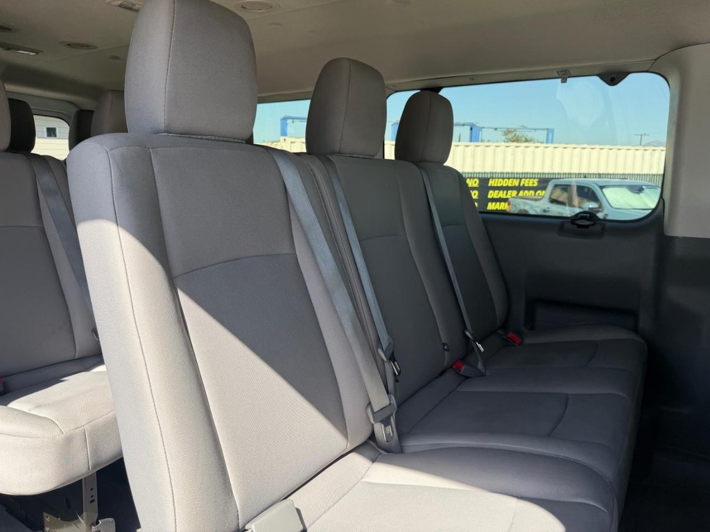 Nissan NV3500 Vehicle Full-screen Gallery Image 25