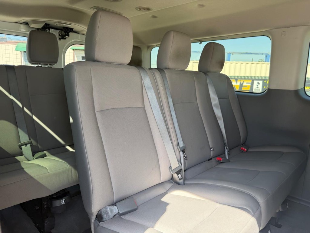 Nissan NV3500 Vehicle Full-screen Gallery Image 26