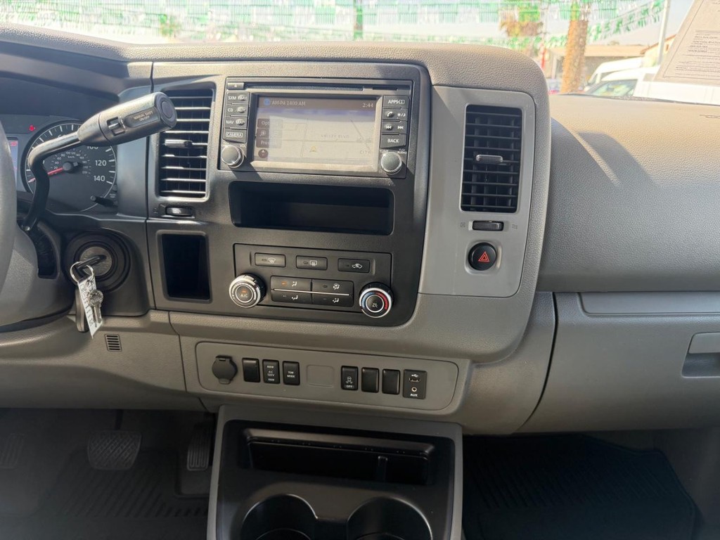 Nissan NV3500 Vehicle Full-screen Gallery Image 30