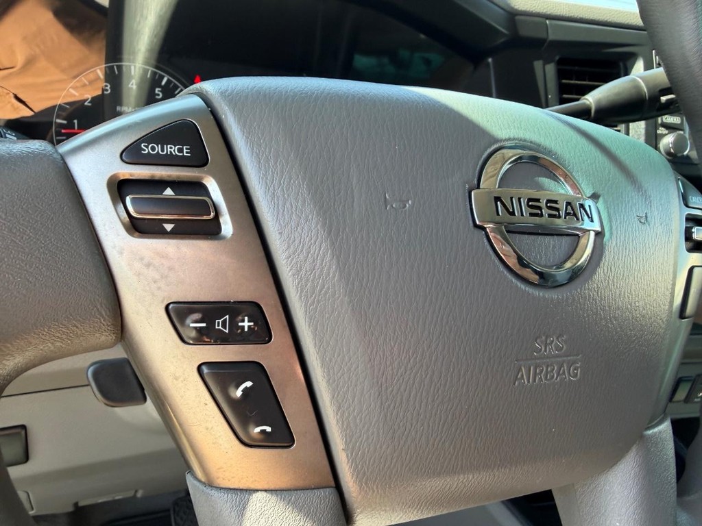 Nissan NV3500 Vehicle Full-screen Gallery Image 33