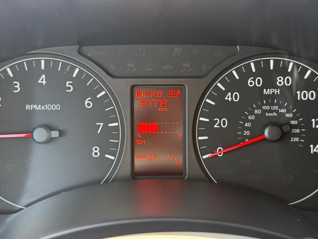 Nissan NV3500 Vehicle Full-screen Gallery Image 35
