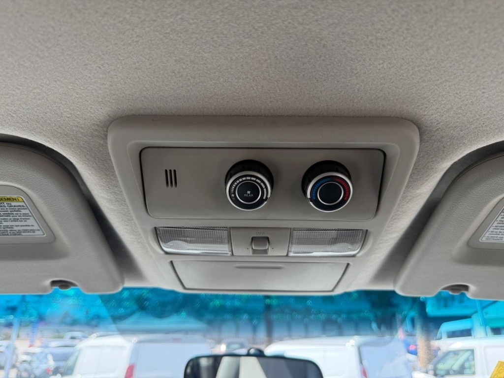 Nissan NV3500 Vehicle Full-screen Gallery Image 41