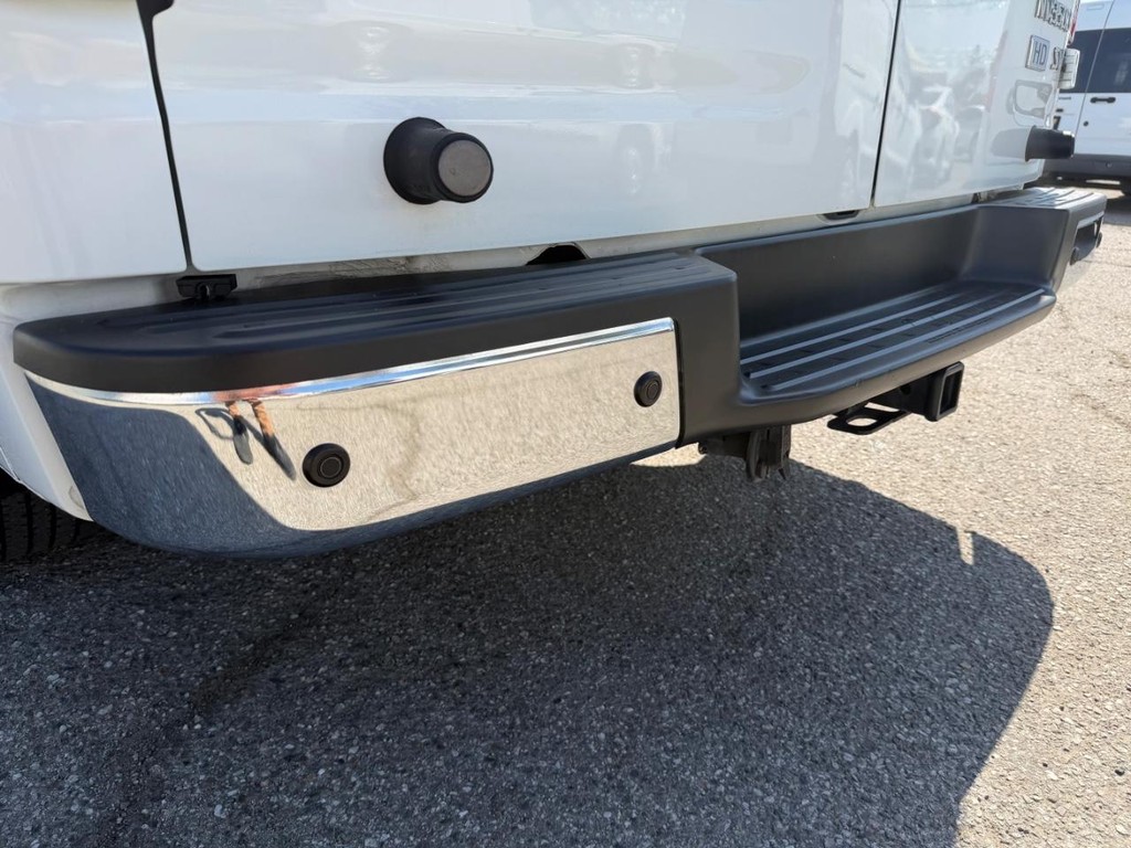 Nissan NV3500 Vehicle Full-screen Gallery Image 47