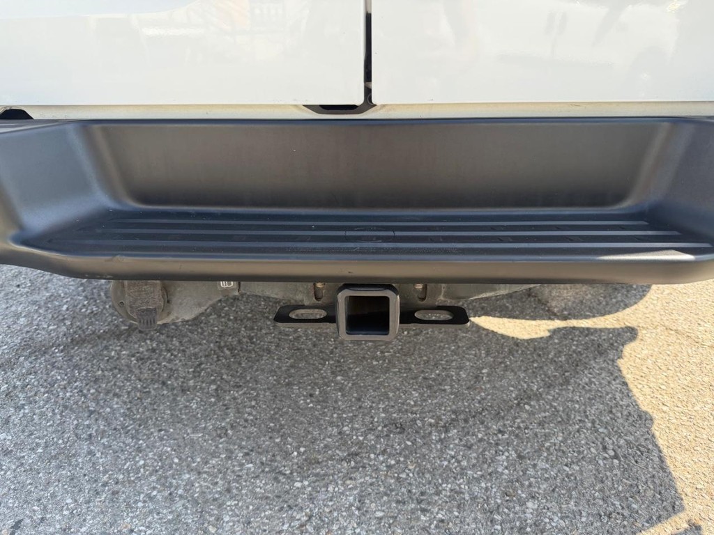 Nissan NV3500 Vehicle Full-screen Gallery Image 48