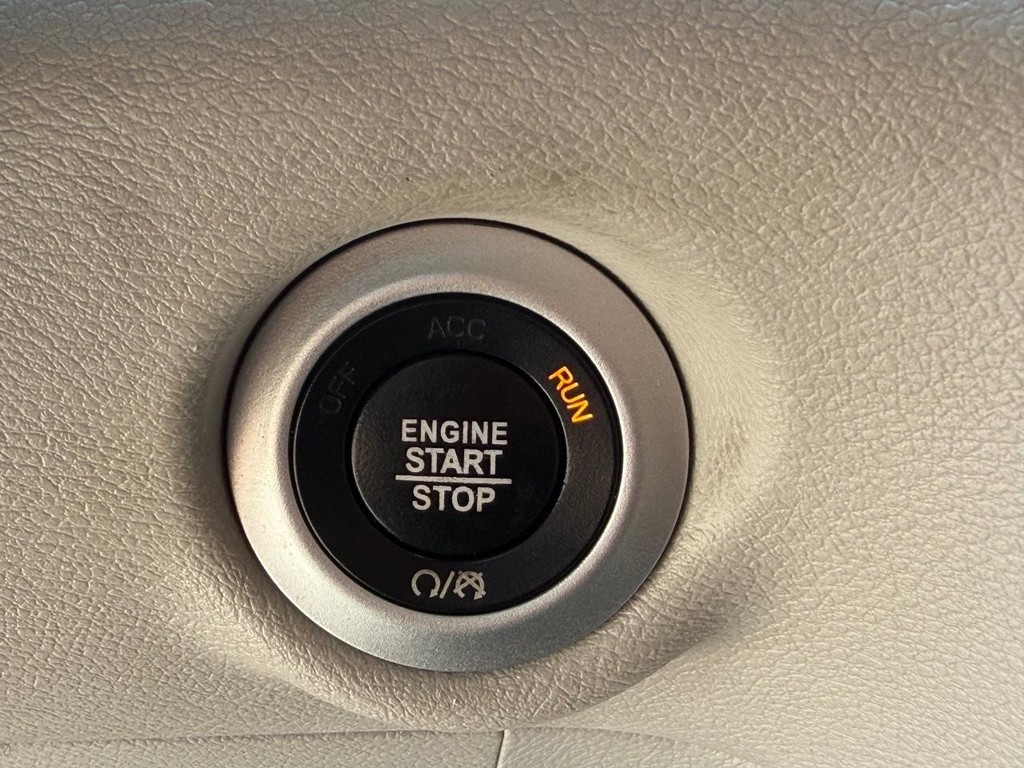 Chrysler Voyager Vehicle Full-screen Gallery Image 33