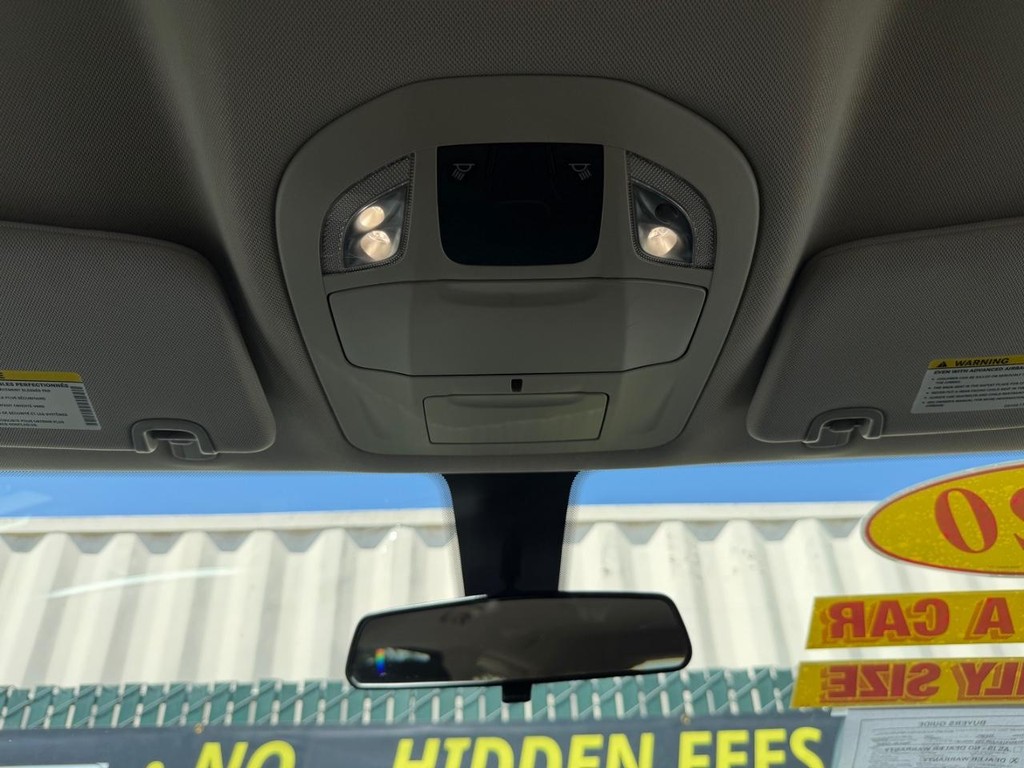 Chrysler Voyager Vehicle Full-screen Gallery Image 38