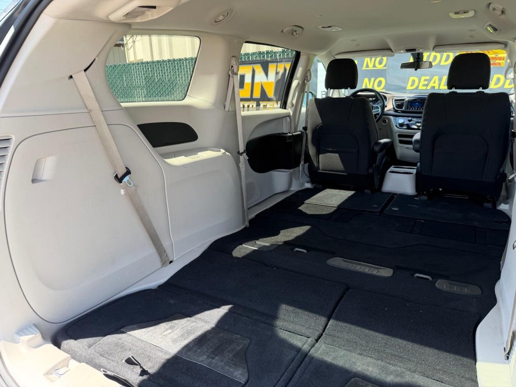 Chrysler Voyager Vehicle Full-screen Gallery Image 49