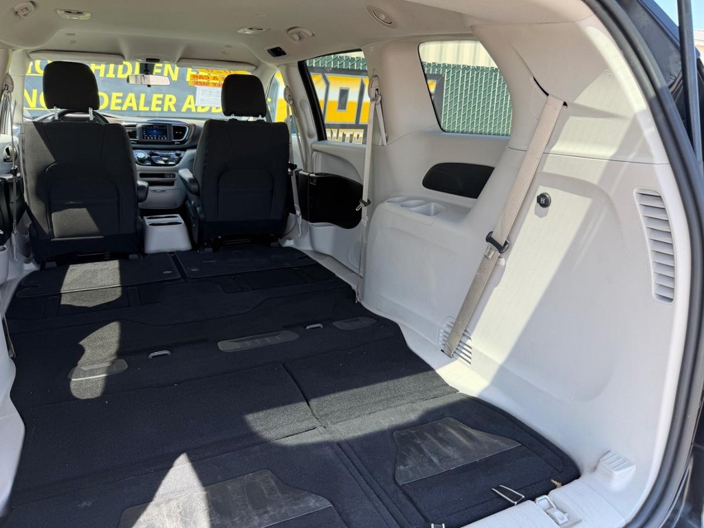 Chrysler Voyager Vehicle Full-screen Gallery Image 50