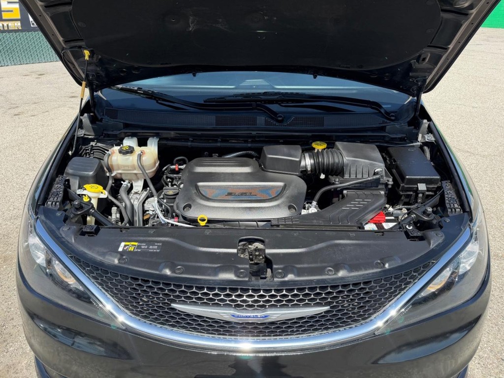 Chrysler Voyager Vehicle Full-screen Gallery Image 59