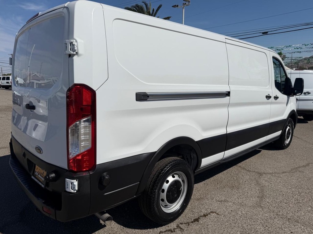 Ford Transit 150 Vehicle Full-screen Gallery Image 07