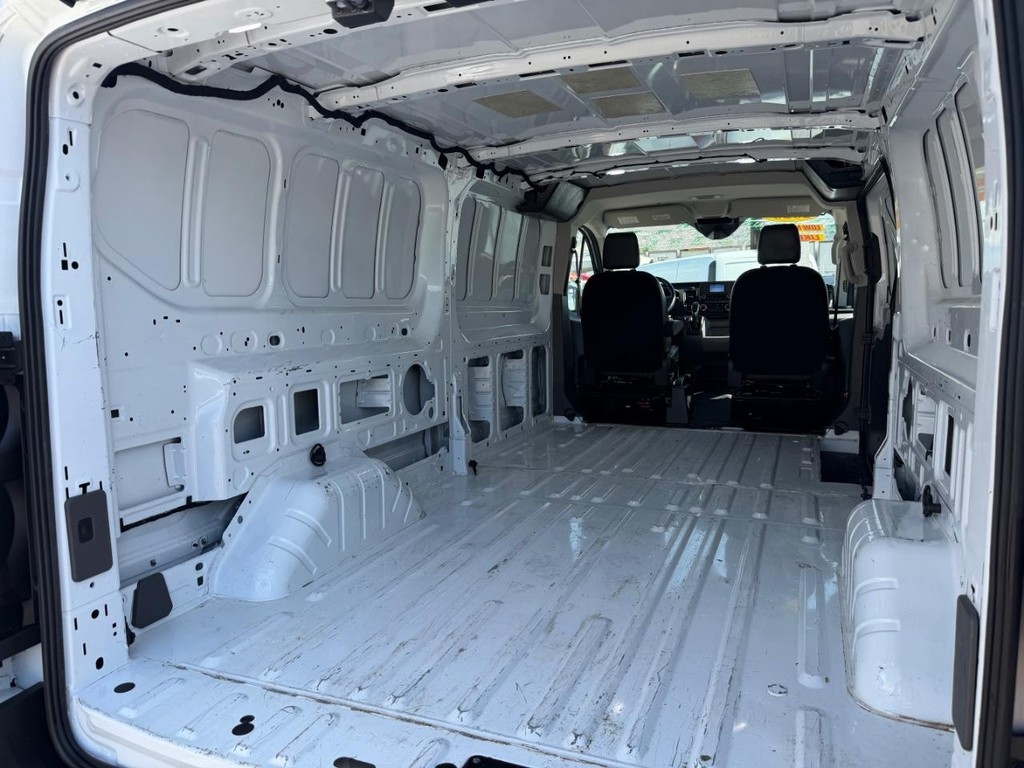 Ford Transit 150 Vehicle Full-screen Gallery Image 17