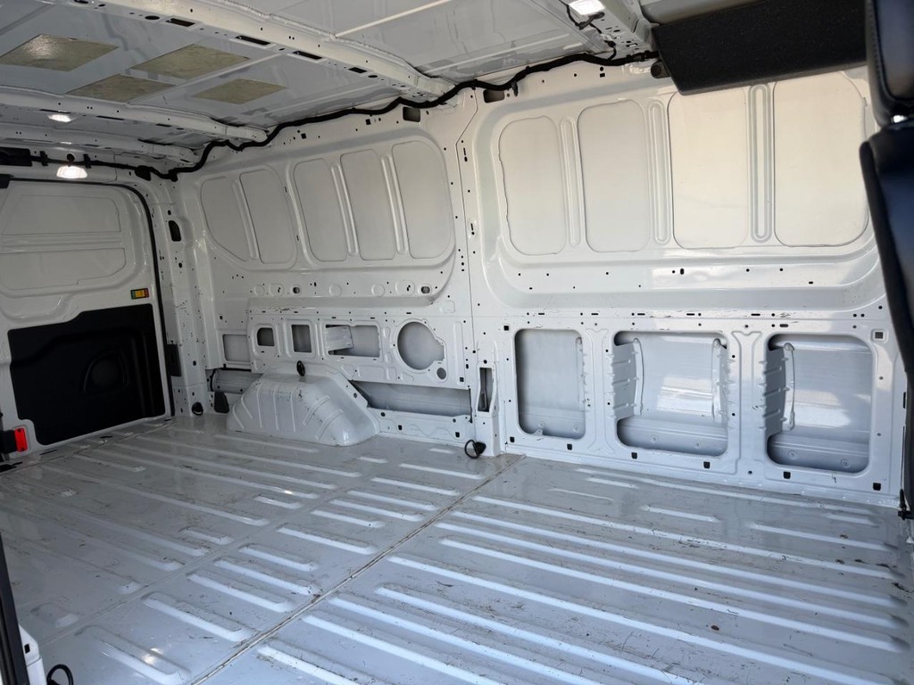 Ford Transit 150 Vehicle Full-screen Gallery Image 20