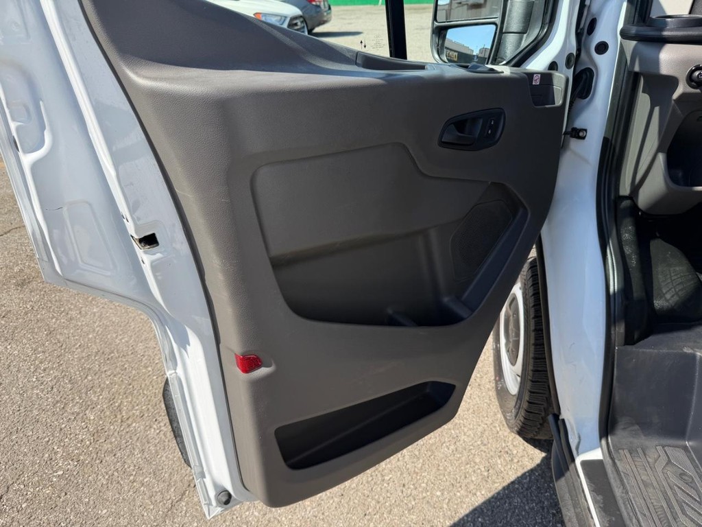 Ford Transit 150 Vehicle Full-screen Gallery Image 21