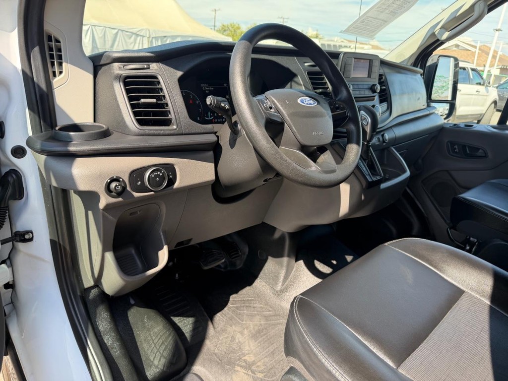 Ford Transit 150 Vehicle Full-screen Gallery Image 22