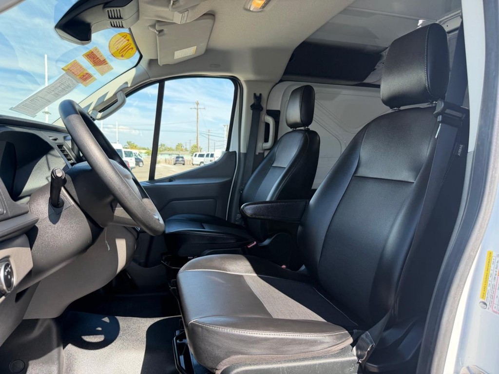 Ford Transit 150 Vehicle Full-screen Gallery Image 24