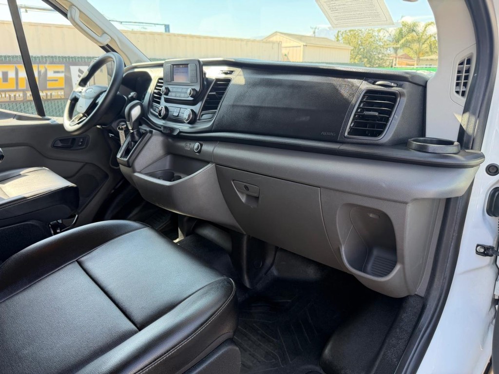 Ford Transit 150 Vehicle Full-screen Gallery Image 26