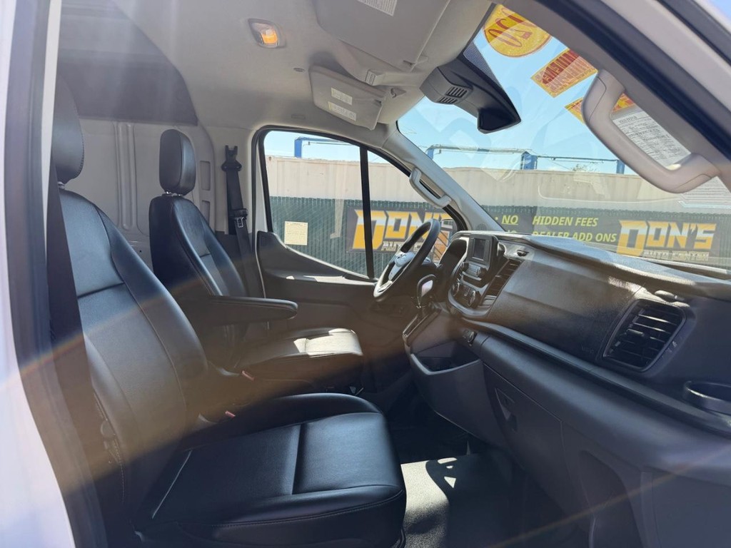 Ford Transit 150 Vehicle Full-screen Gallery Image 27