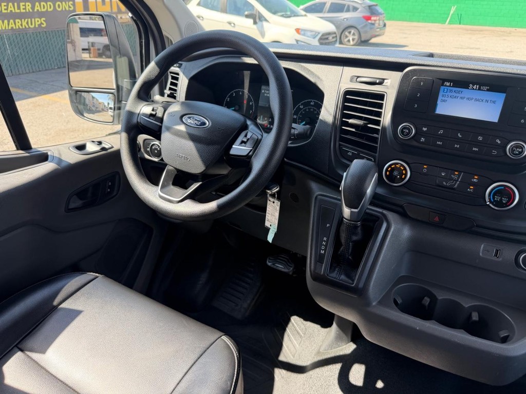 Ford Transit 150 Vehicle Full-screen Gallery Image 30