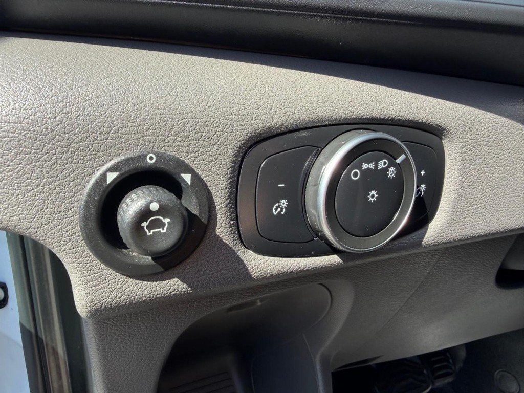 Ford Transit 150 Vehicle Full-screen Gallery Image 38