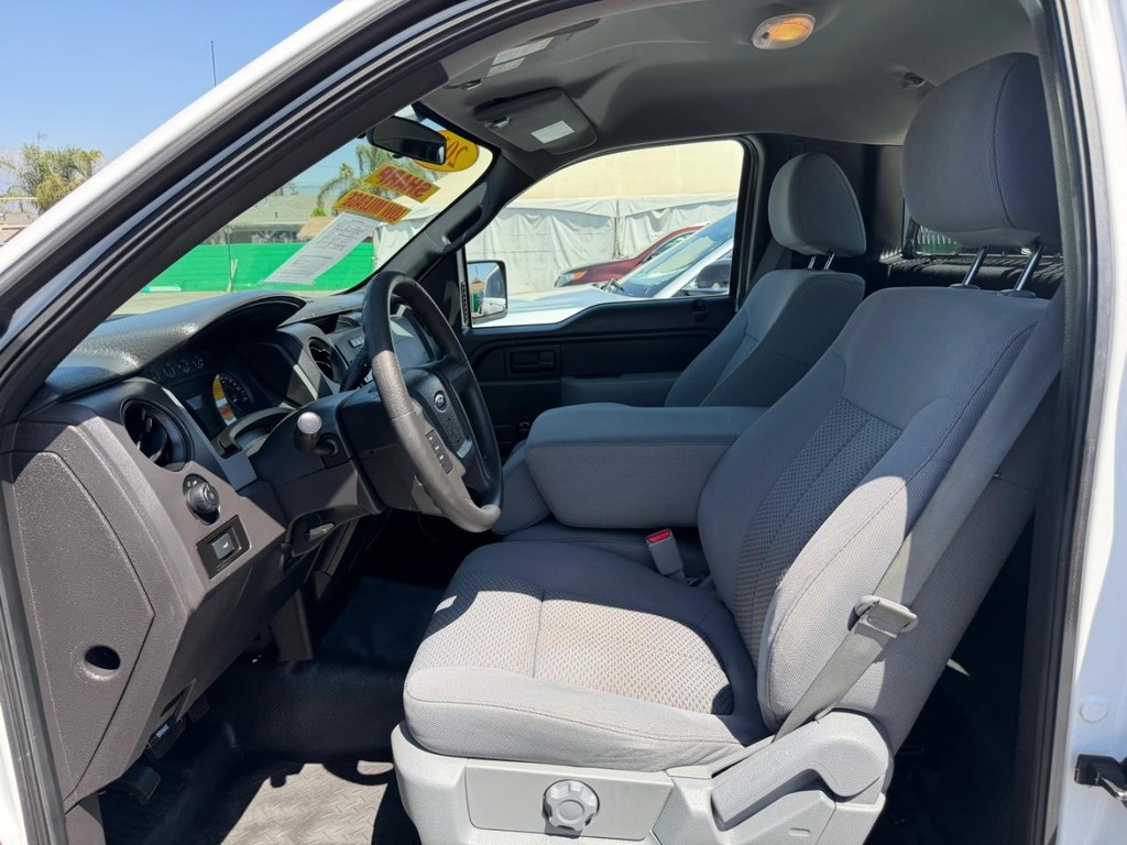 Ford F-150 Vehicle Full-screen Gallery Image 17