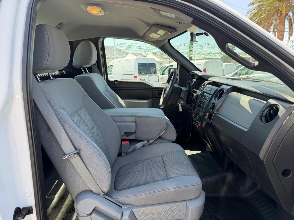 Ford F-150 Vehicle Full-screen Gallery Image 21