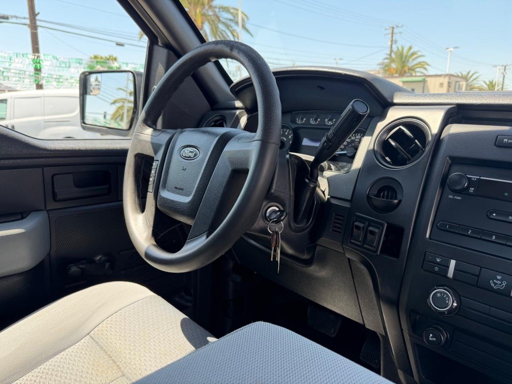 Ford F-150 Vehicle Full-screen Gallery Image 23