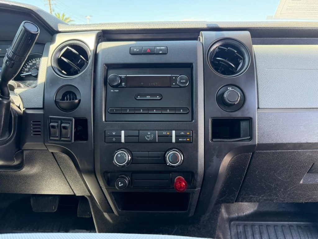 Ford F-150 Vehicle Full-screen Gallery Image 24