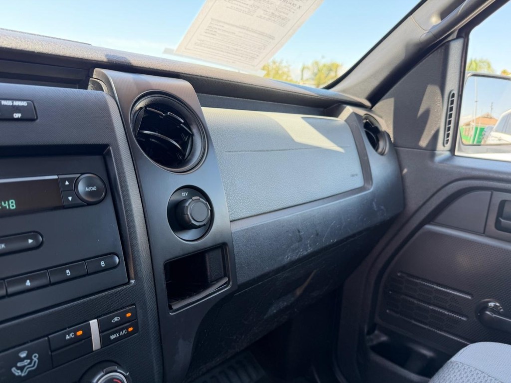 Ford F-150 Vehicle Full-screen Gallery Image 25